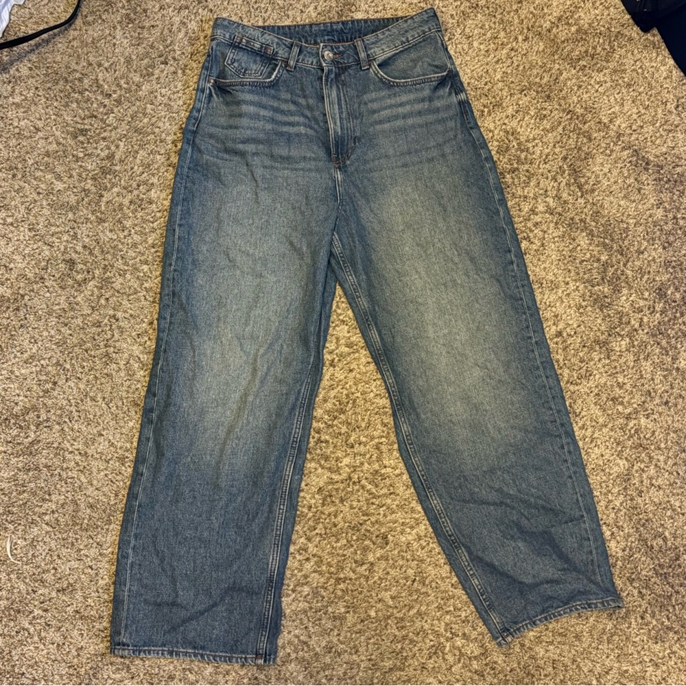 H&M Stone-washed jeans Size 4